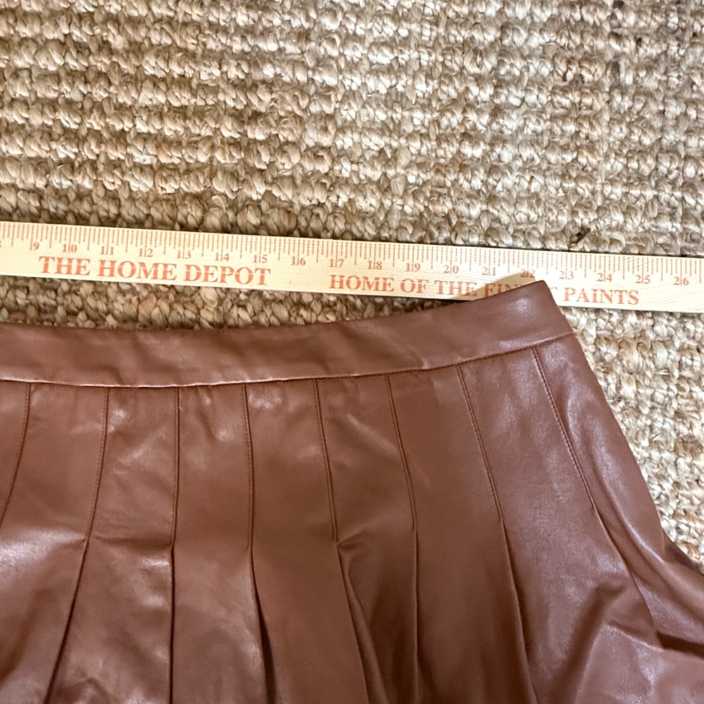 ELOQUII Vegan Faux Leather Pleated Skirt - SZ 24 - Picture 5 of 9